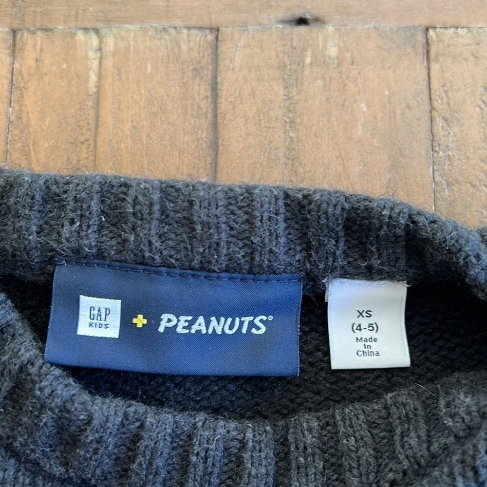 Gap x peanuts Joe Cool gray sweater